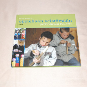 Frank Egholm Opetellaan veistämään perinneleluja puukolla